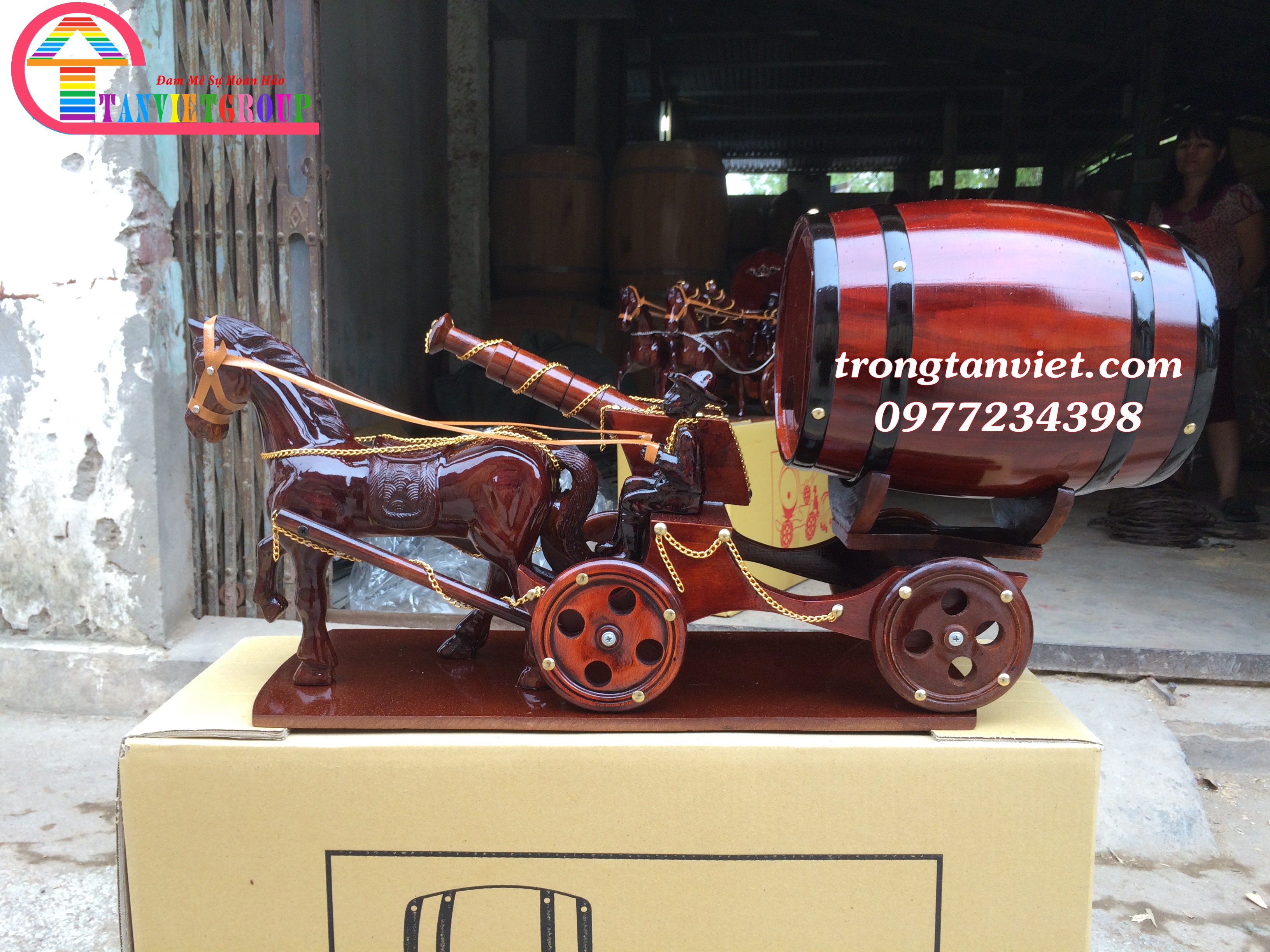 1 NGỰA KÉO TRỐNG RƯỢU