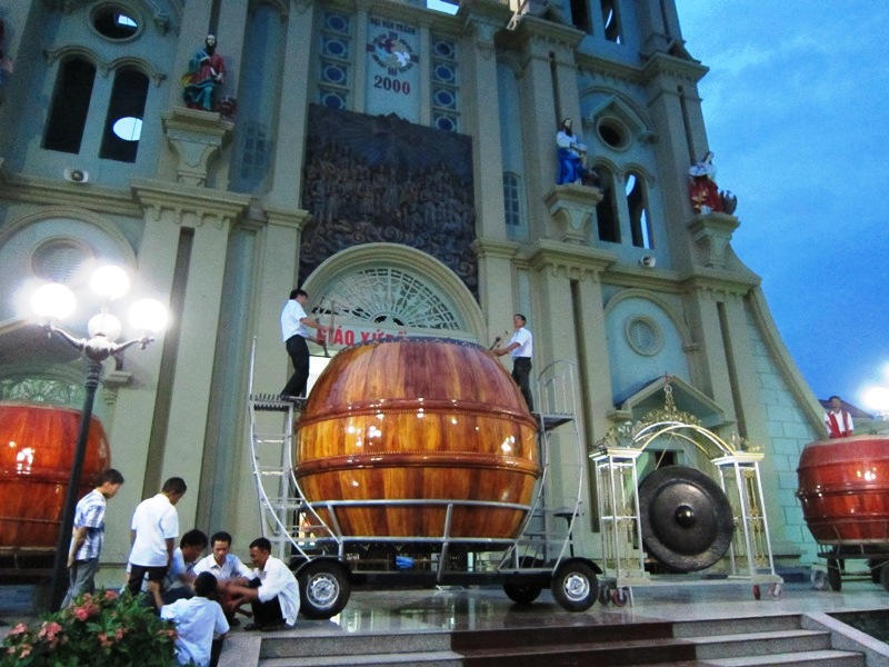 TRỐNG - GIÁO - SỨ - HOÀNG SÁ